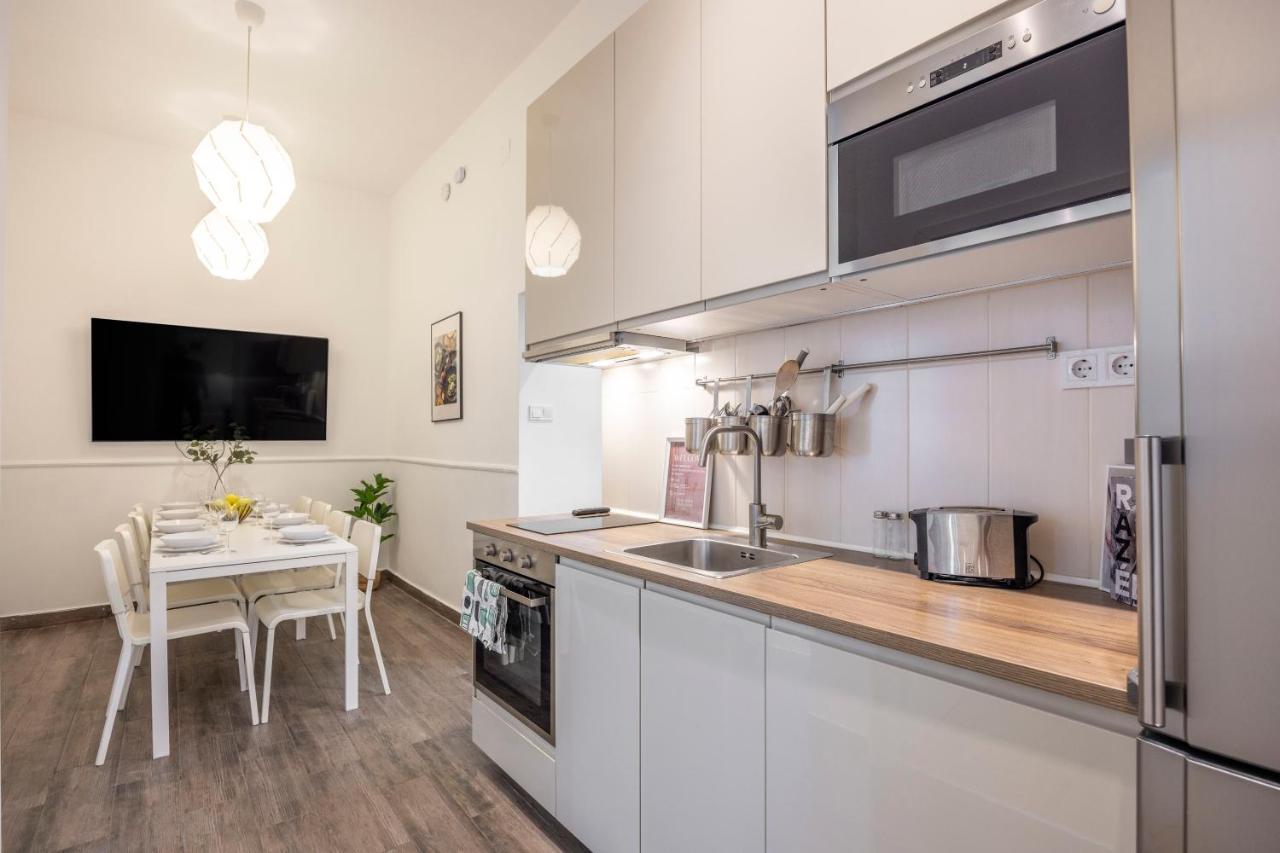 Central Grand Apartment With 5Bedrm 2Bathroom 布达佩斯 外观 照片