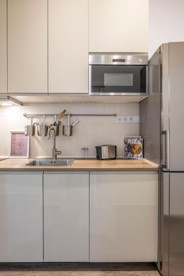 Central Grand Apartment With 5Bedrm 2Bathroom 布达佩斯 外观 照片