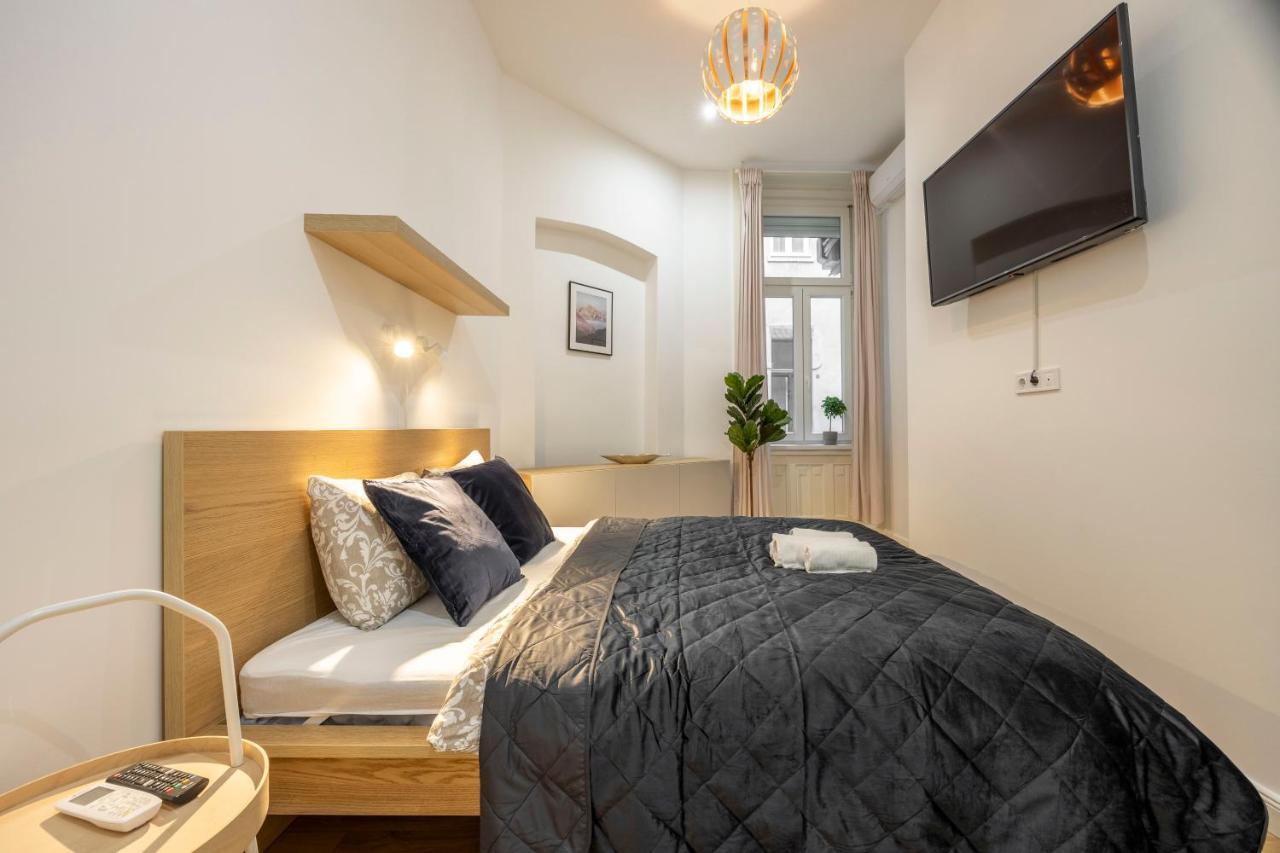 Central Grand Apartment With 5Bedrm 2Bathroom 布达佩斯 外观 照片