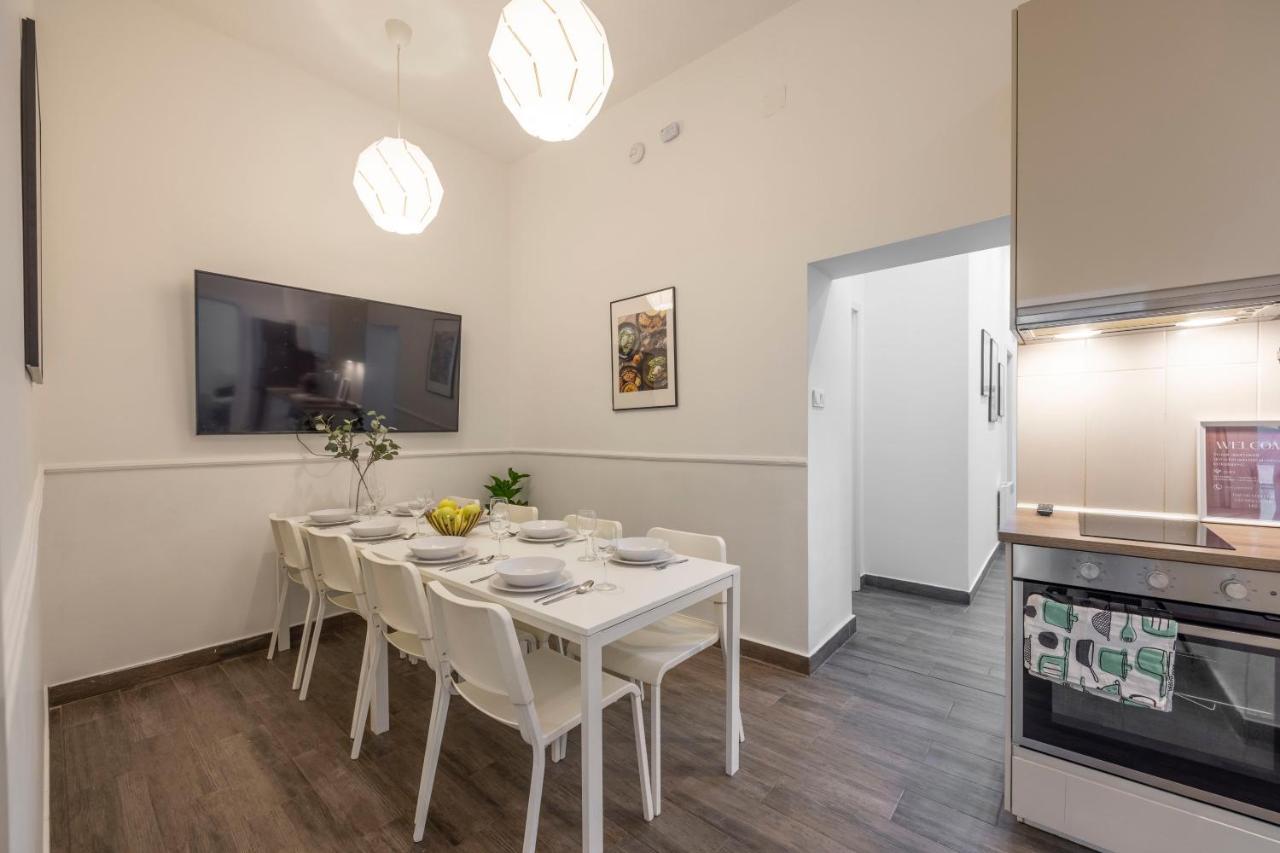 Central Grand Apartment With 5Bedrm 2Bathroom 布达佩斯 外观 照片
