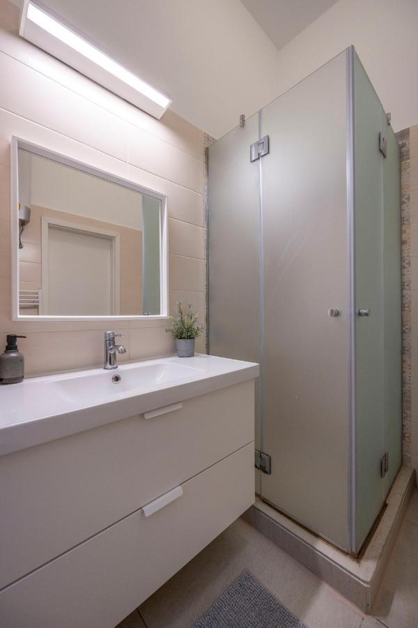 Central Grand Apartment With 5Bedrm 2Bathroom 布达佩斯 外观 照片